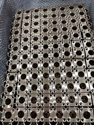 High Hardness Mold Bushings For Automotive Die Guides Low Friction Custom size
